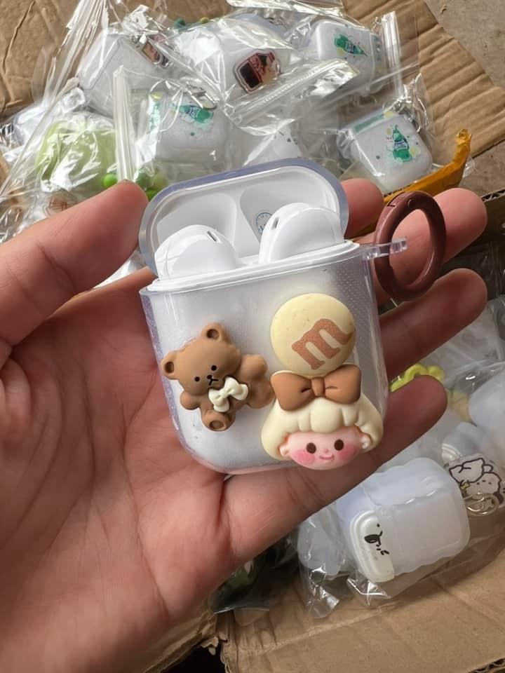 ແອພ໋ອດ Apple Airpods  ເຊື່ອມໄດ້ກັບທຸກລຸ້ນຂອງໂທລະສັບ, ສຽງທຸ້ມ, ສຽງດີ, ສຽງດັງຟັງຊັດ, ໃສ່ສະບາຍ ສິນຄ້າຄຸນນະພາບ100%