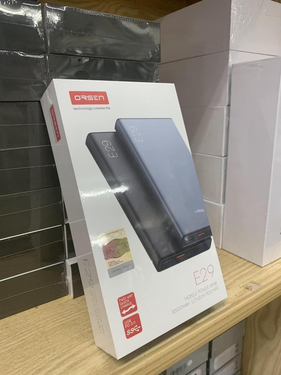 ພາເວີແບັງ Power Bank 10000mAh ສາກໄຟເຂົ້າສະຖຽນ, ຮັກສາແບັດໄດ້ດີ, ສາກແບັດເຕັມໄວ ແລະ ອຸປະກອນປອດໄພໃນການໃຊ້ງານ.