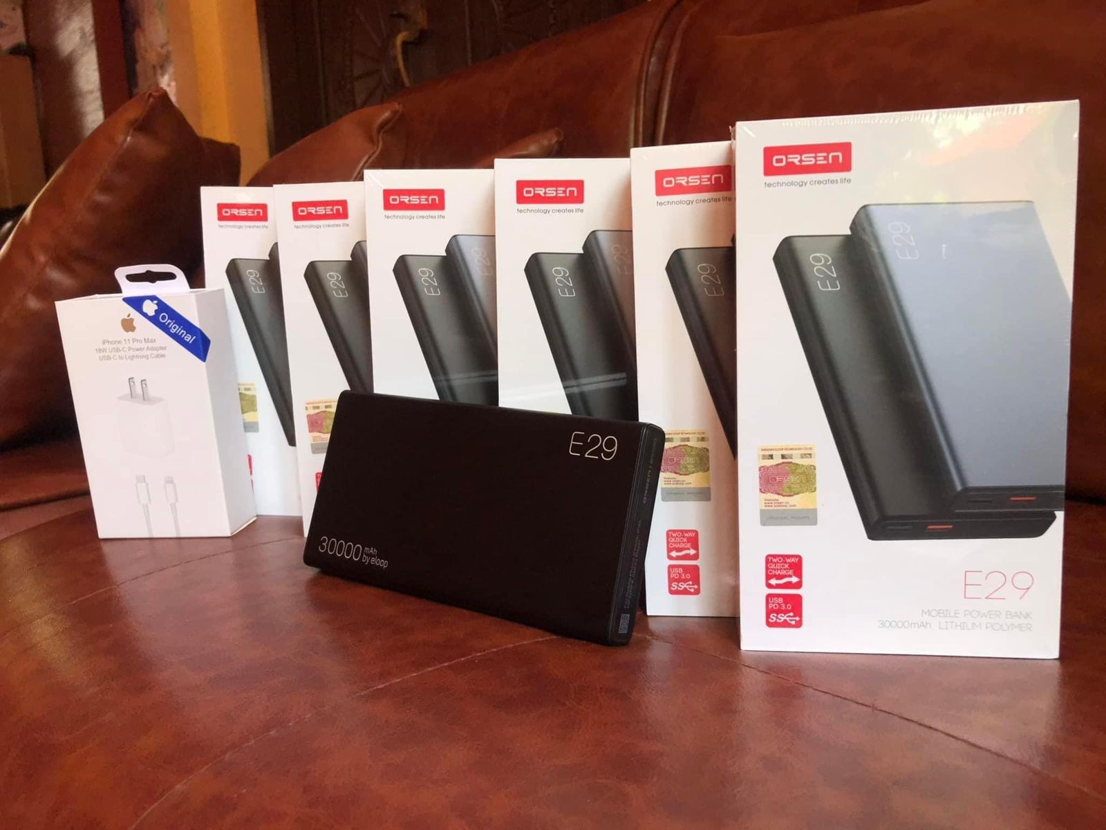 ພາເວີແບັງ Power Bank 30000mAh ລຸ້ນ E29 ສາກໄຟເຂົ້າສະຖຽນ, ຮັກສາແບັດໄດ້ດີ, ສາກແບັດເຕັມໄວ ແລະ ອຸປະກອນປອດໄພໃນການໃຊ້ງານ.