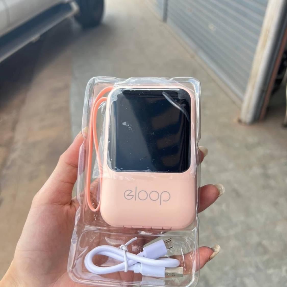ພາເວີແບັງໄຮ້ສາຍ Power Bank 20000mAh ມີ4ຫົວສາກສາກໄຟເຂົ້າສະຖຽນ, ຮັກສາແບັດໄດ້ດີ, ສາກແບັດເຕັມໄວ ແລະ ອຸປະກອນປອດໄພໃນການໃຊ້ງານ.