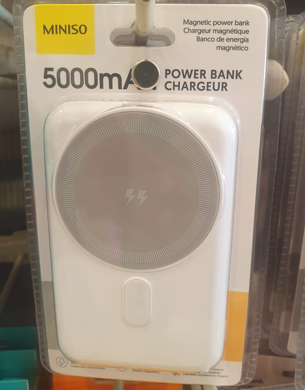 ພາວເວີ້ແບັງ Power Bank Chargeur ຍີ່ຫໍ້: MINISO ລຸ້ນ: 5000mAh. ສາກເຂົ້າໄວ ແລະ ສະຖຽນ ເປັນແບັດສຳຮອງທີ່ດີ ບັນຈຸໄດ້ຫຼາຍ ພົກພາງ່າຍ 