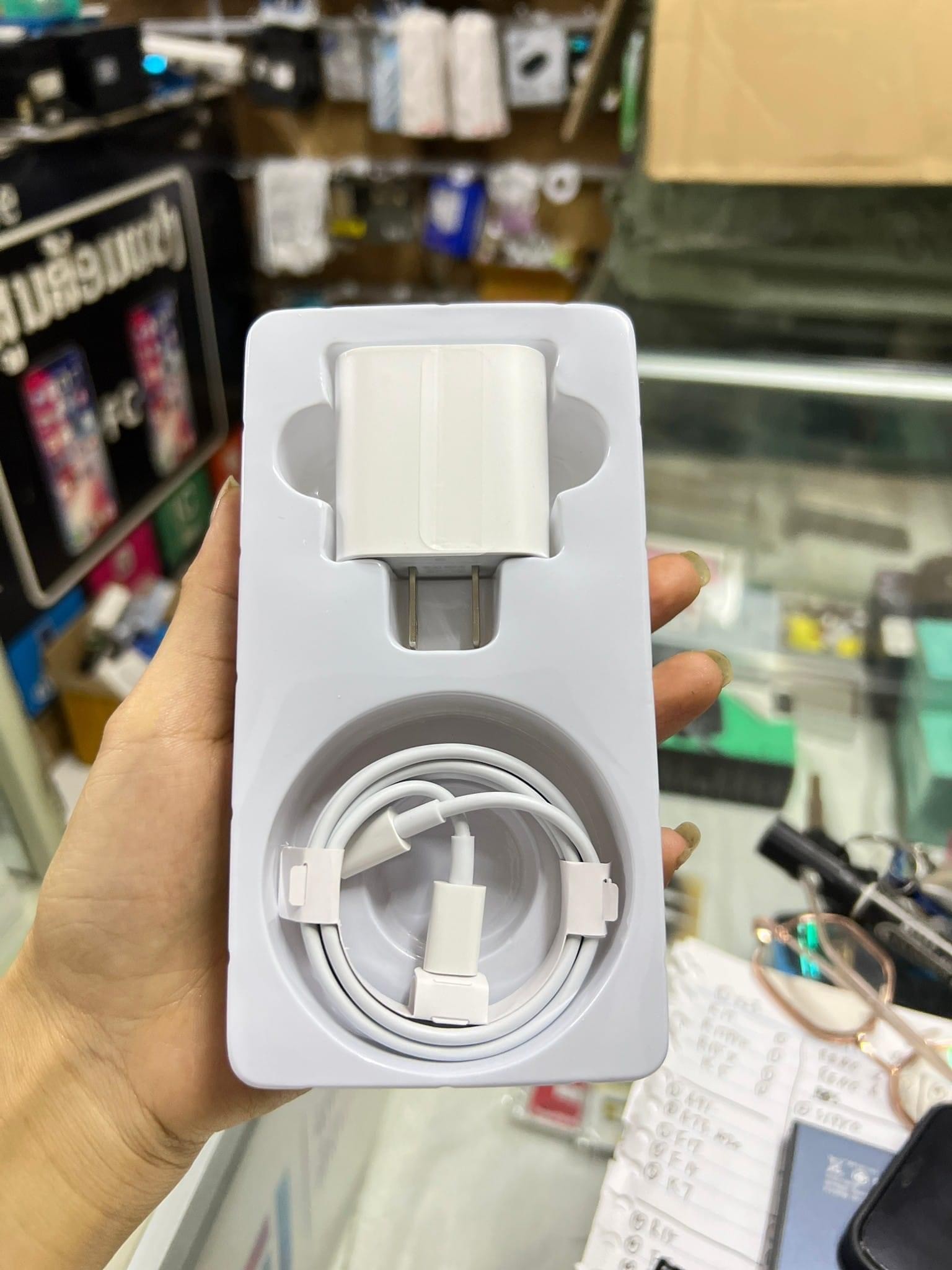 ສາຍສາກໄອໂຟນ Inphone 13 Pro Max ສາກໄຟເຂົ້າສະຖຽນ, ຮັກສາແບັດໂທລະສັບໄດ້ດີ, ສາກແບັດເຕັມໄວ, ແລະອຸປະກອນປອດໄພໃນການໃຊ້ງານ.