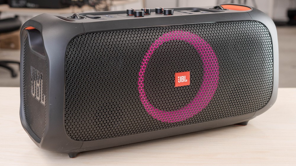 ລຳໂພງບລູທູດ ຍີ່ຫໍ້: JBL ຂອງແທ້100% , ລຸ້ນ: Party Box On-The-Go . ສຽງລຳໂພງມ່ວນເບສທຸ່ມ, ແຮງ, ສຽງບໍ່ແຕກ, ມີສີສັນ ແລະ ຮູບຮ່າງທີ່ສວຍງາມ ມີຂອງແຖມພ້ອມ.