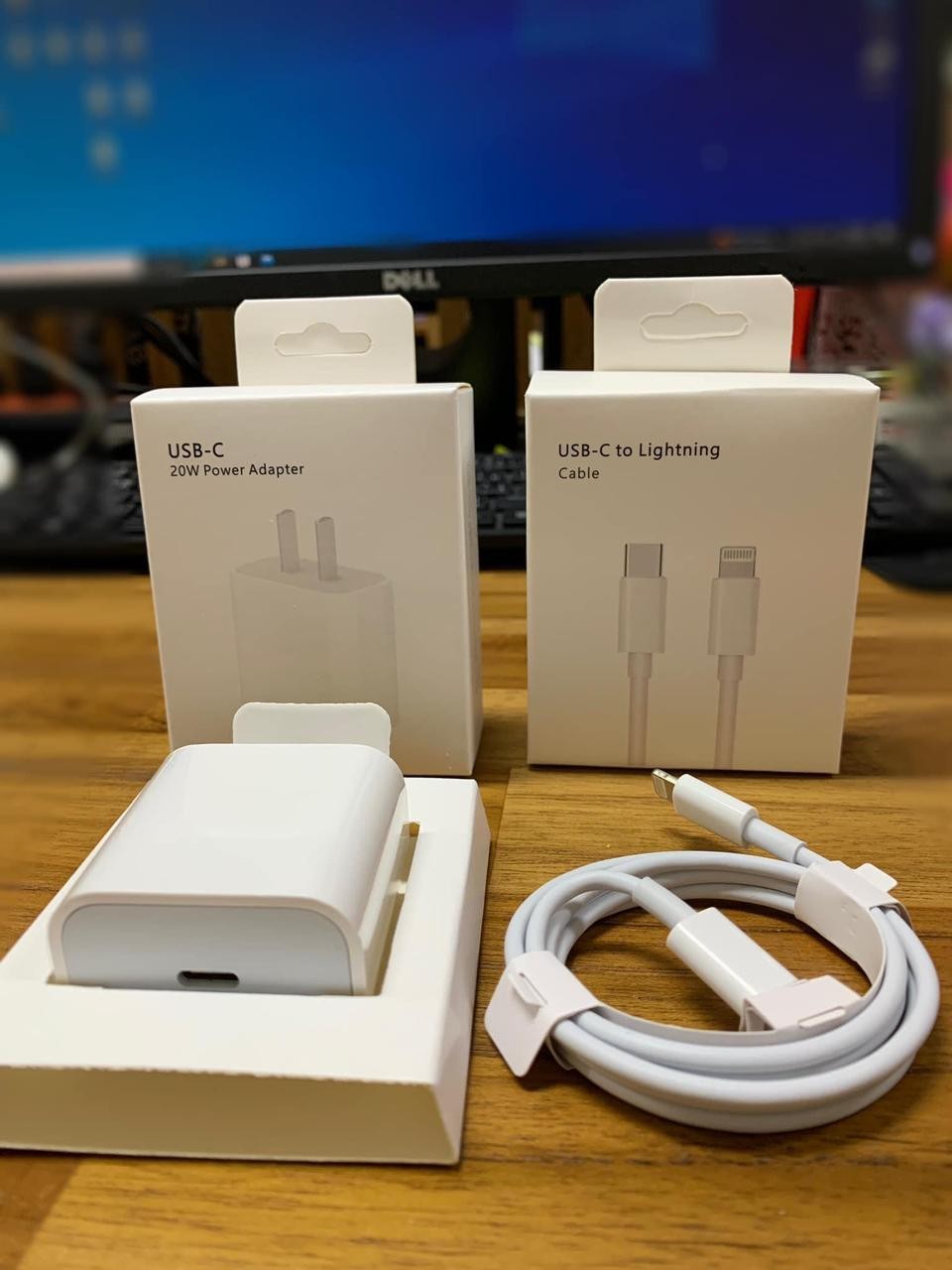 ຫົວສາກ ແລະ ສາຍສາກUSB-C ຍີ້ຫໍ້: IPHONE ລຸ້ນ: 20W , ສາຍ USB-C ເປັນສາຍ Lightning ສິນຄ້າຂອງແທ້ ຄຸນນະພາບດີ ສາກເຂົ້າໄວ-ເຕັມໄວ100% ສາກໄຟເຂົ້າສະຖຽນ, ຮັກສາແບັດໂທລະສັບໄດ້ດີ ແລະອຸປະກອນປອດໄພໃນການໃຊ້ງານ.