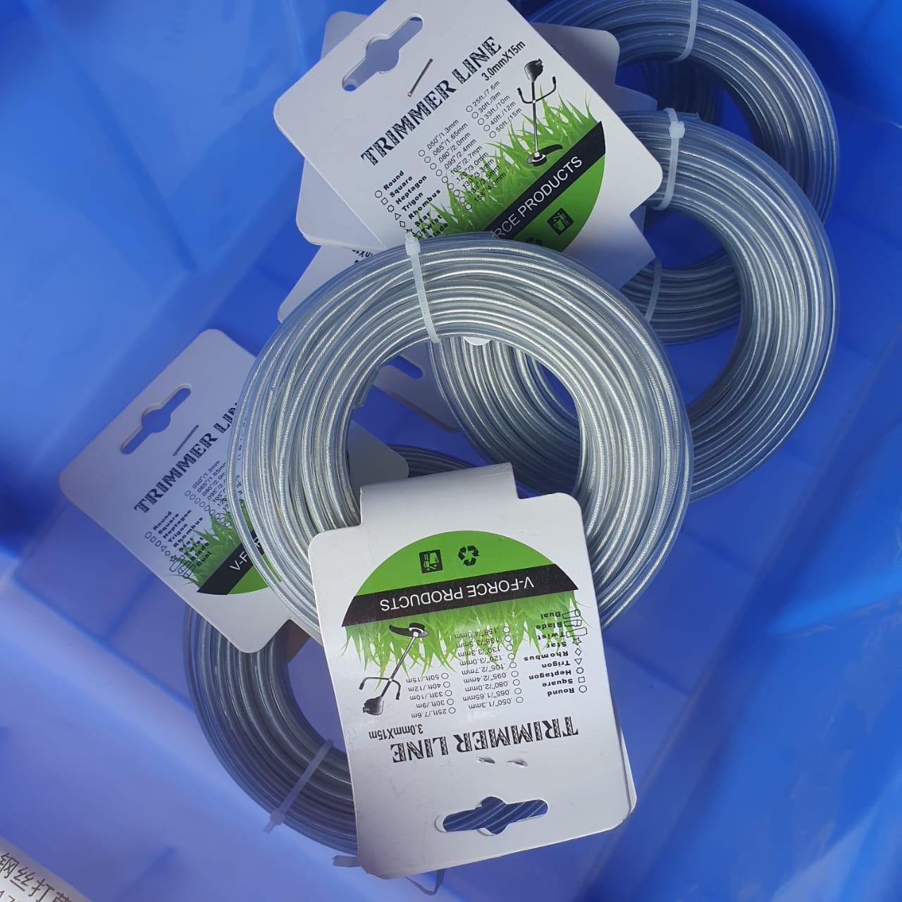 ສາຍເອັນຕັດຫຍ້າ ຍີ່ຫໍ້: TIRMMER LINE 3.00mm×15m, ຜະລິດຕະພັນ V-FORCE PRODUCTS, ສາຍເອັນຕັດຫຍ້າຂະໜາດ 3mm ຍາວ 15m ທາງໃນເປັນສາຍສະລິງ ຕັດຫຍ້າໄດ້ດີ ແລະ ຂາດຍາກ.