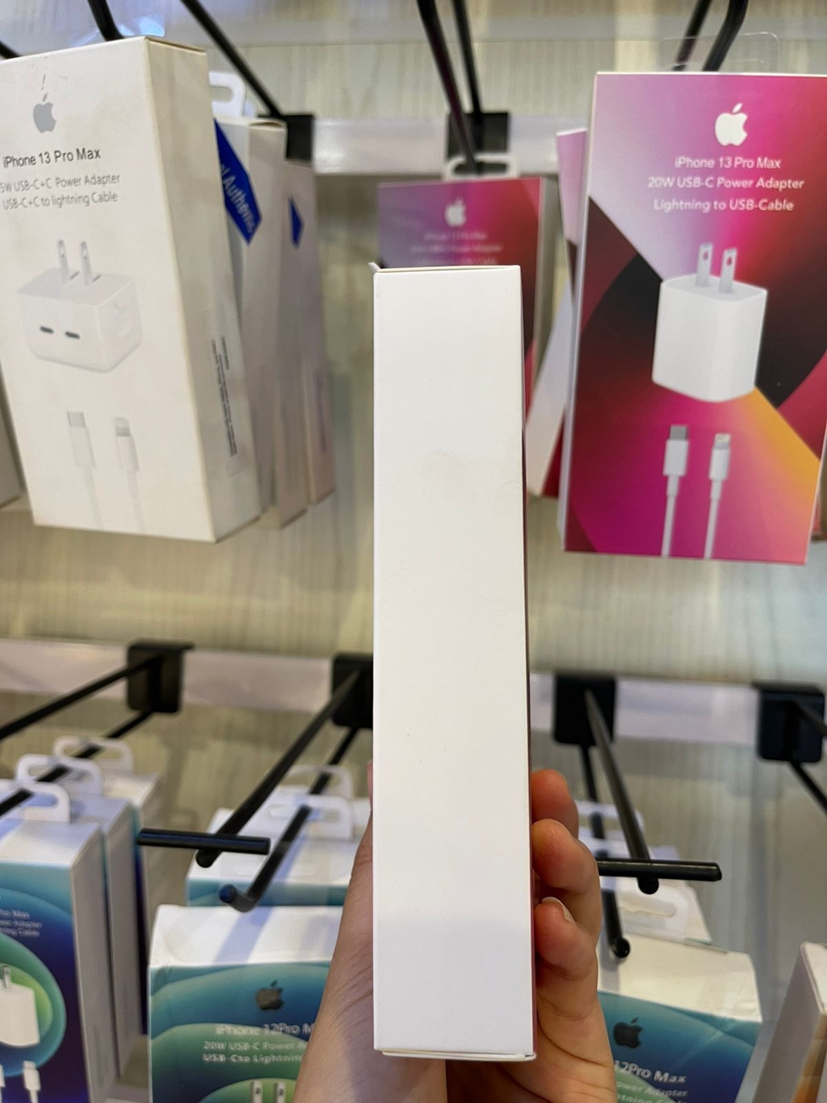 ສາຍສາກໄອໂຟນ Inphone 13 Pro Max , ສາກໄຟເຂົ້າສະຖຽນ, ຮັກສາແບັດໂທລະສັບໄດ້ດີ, ສາກແບັດເຕັມໄວ, ແລະອຸປະກອນປອດໄພໃນການໃຊ້ງານ.