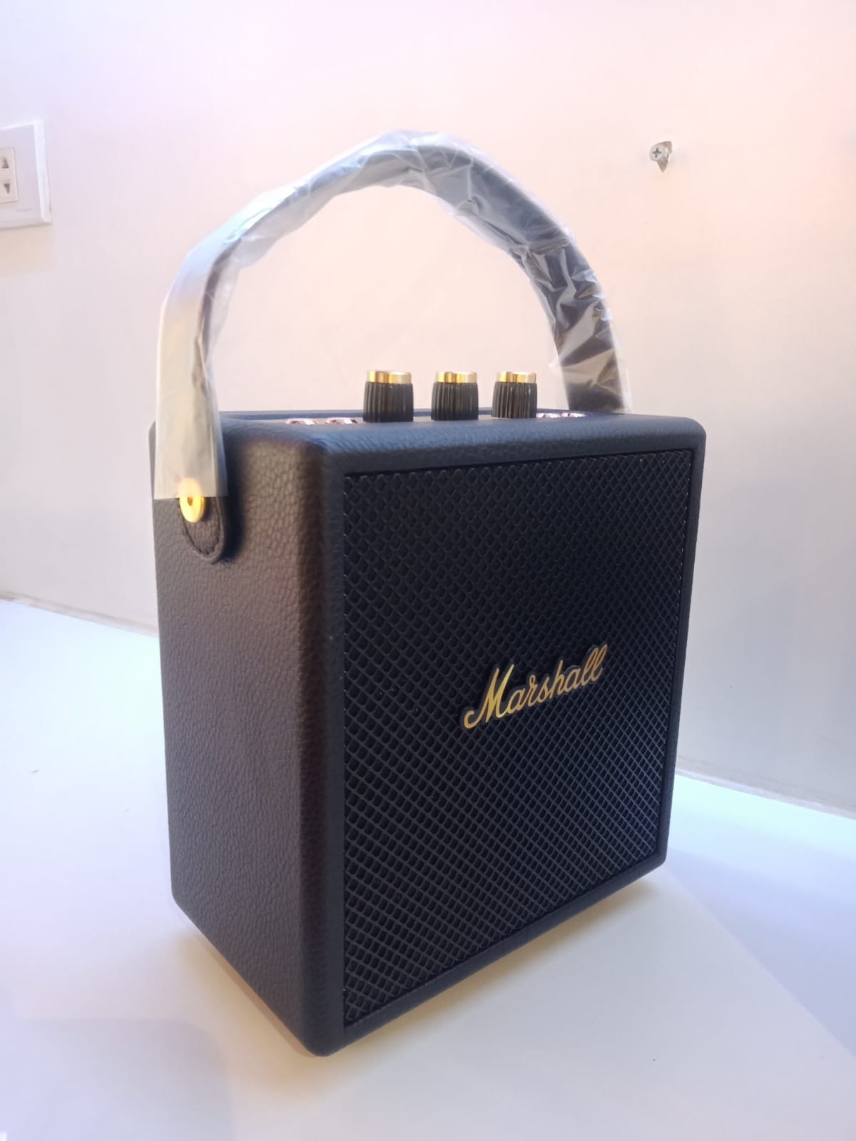 ລໍາໂພງບູລທູດ Marshall M12 ສຽງທຸ້ມ,ນ້ອຍກະທັດຮັດ, ພົກພາສະດວກ.