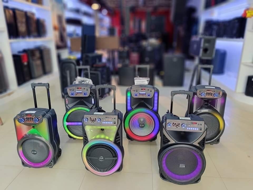 ລຳໂພງບູລທູດພ້ອມວິທະຍຸ  PORTABLE WIRELESS SPEAKER ສາມາດເປີດແລະປິດໄຟແສງສີໄດ້ ອອກແບບທັນສະໄໝປະສົມວິທະຍຸ, ສຽງແຮງແລະແບັດທີ່ທົນທານ