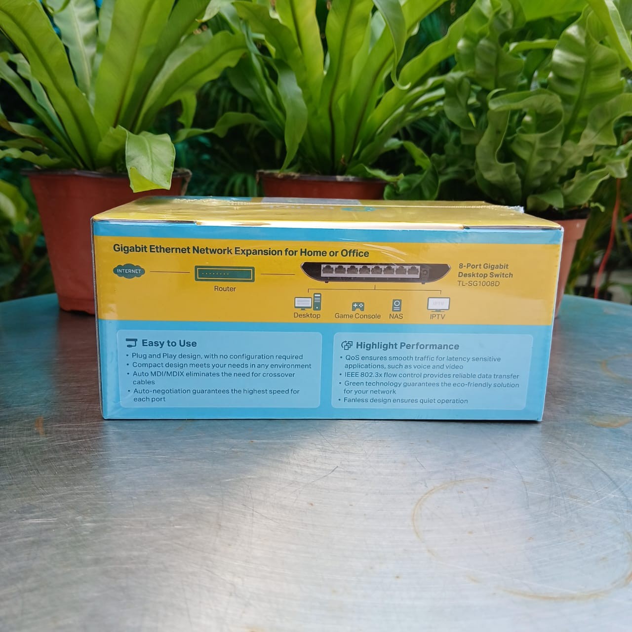 Gigabit Switching Hub 8 Port ຍີ່ຫໍ້ TP-LINK ລຸ່ນ TL-SG1008D  ມາກັບເທັກໂນໂລຢີ Green Ethernet ທີ່ປະຢັດພະລັງງານໄດ້ເຖິງ 80%