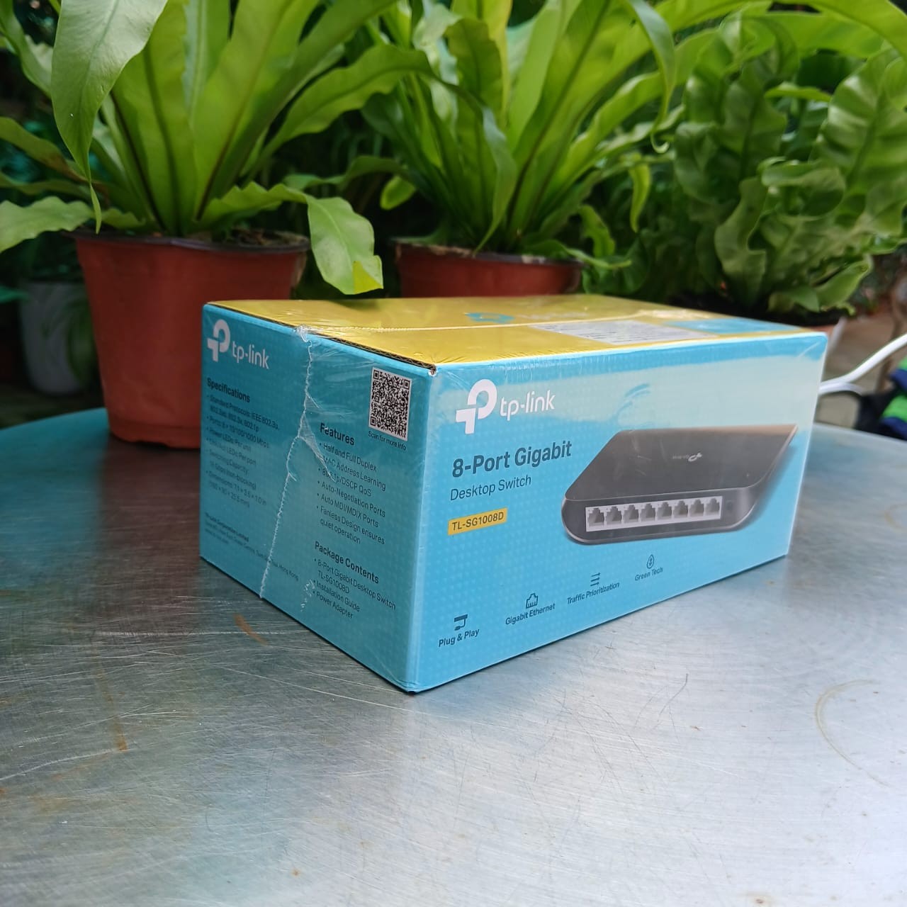 Gigabit Switching Hub 8 Port ຍີ່ຫໍ້ TP-LINK ລຸ່ນ TL-SG1008D  ມາກັບເທັກໂນໂລຢີ Green Ethernet ທີ່ປະຢັດພະລັງງານໄດ້ເຖິງ 80%