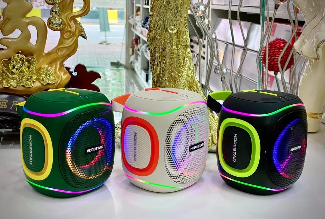 HOPESTAR ລຸ້ນ PARTY 220 MINI – ສຽງແນ່ນ ພ້ອມໄຟ RGB ລຳໂພງບູທູດພົກພາ ສຽງຄົມຊັດ ຖືກໃຈຄົນຮັກດົນຕີ ພ້ອມໄຟ RGB ເພີ່ມບັນຍາກາດຄວາມມ່ວນຊື່ນ! ທົນທານ ຕອບໂຈດການໃຊ້ງານທຸກສະພາບແວດລ້ອມ.