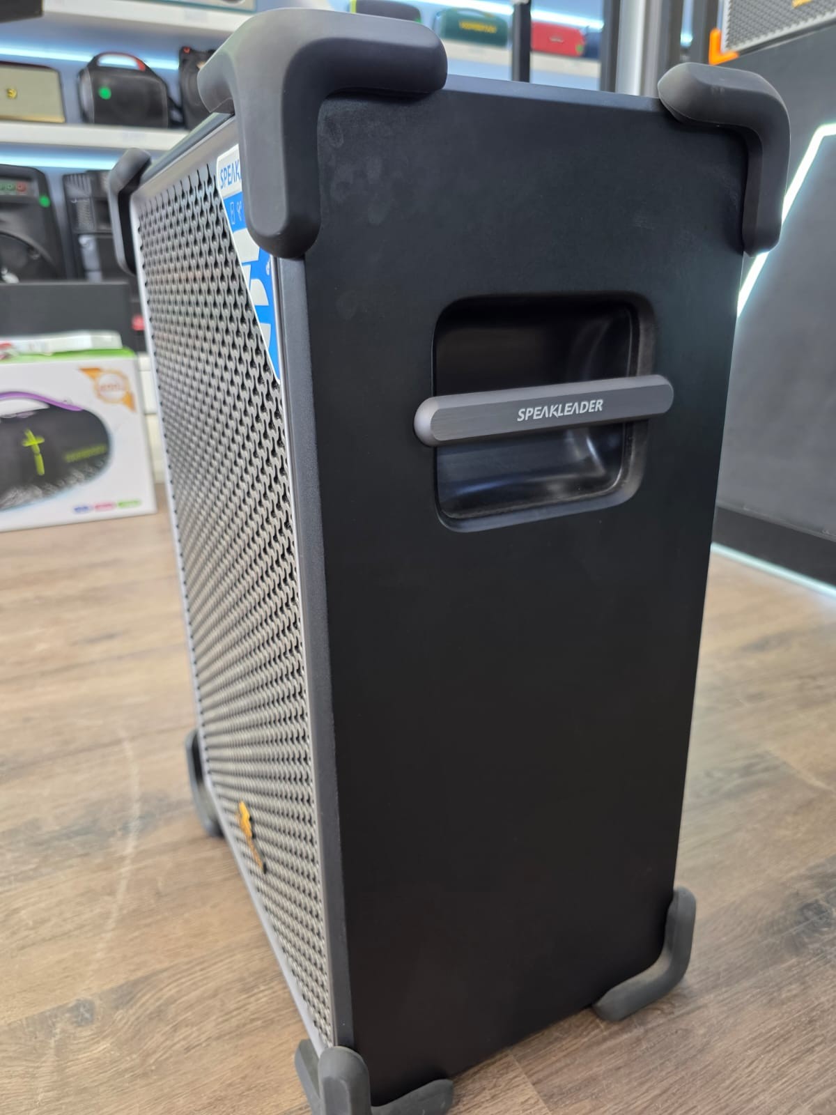 ລໍາໂພງ Speak Leader 2 ລຸ້ນ Leader II ຄວາມແຮງ 250W ແບັດເຕີຣີໃຊ້ໄດ້ 10 ຊົ່ວໂມງ ນໍ້າໜັກ 21.8 ກິໂລ